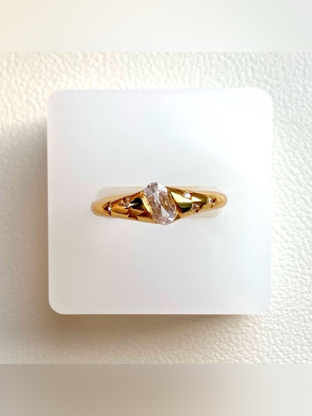Elegant Gold Women's Ring